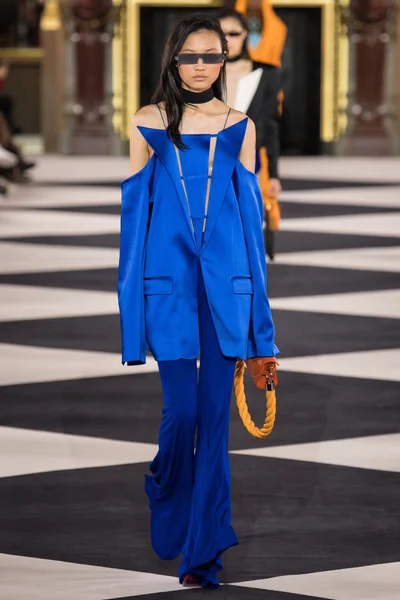 Look 50
